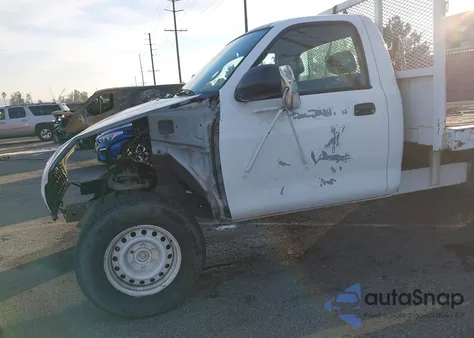 2002 Toyota Tundra Base (A4) z USA, uszkodzony, nr VIN 5TBJN32142S236687